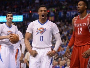 Russell Westbrook celebra una canasta ante los Houston Rockets