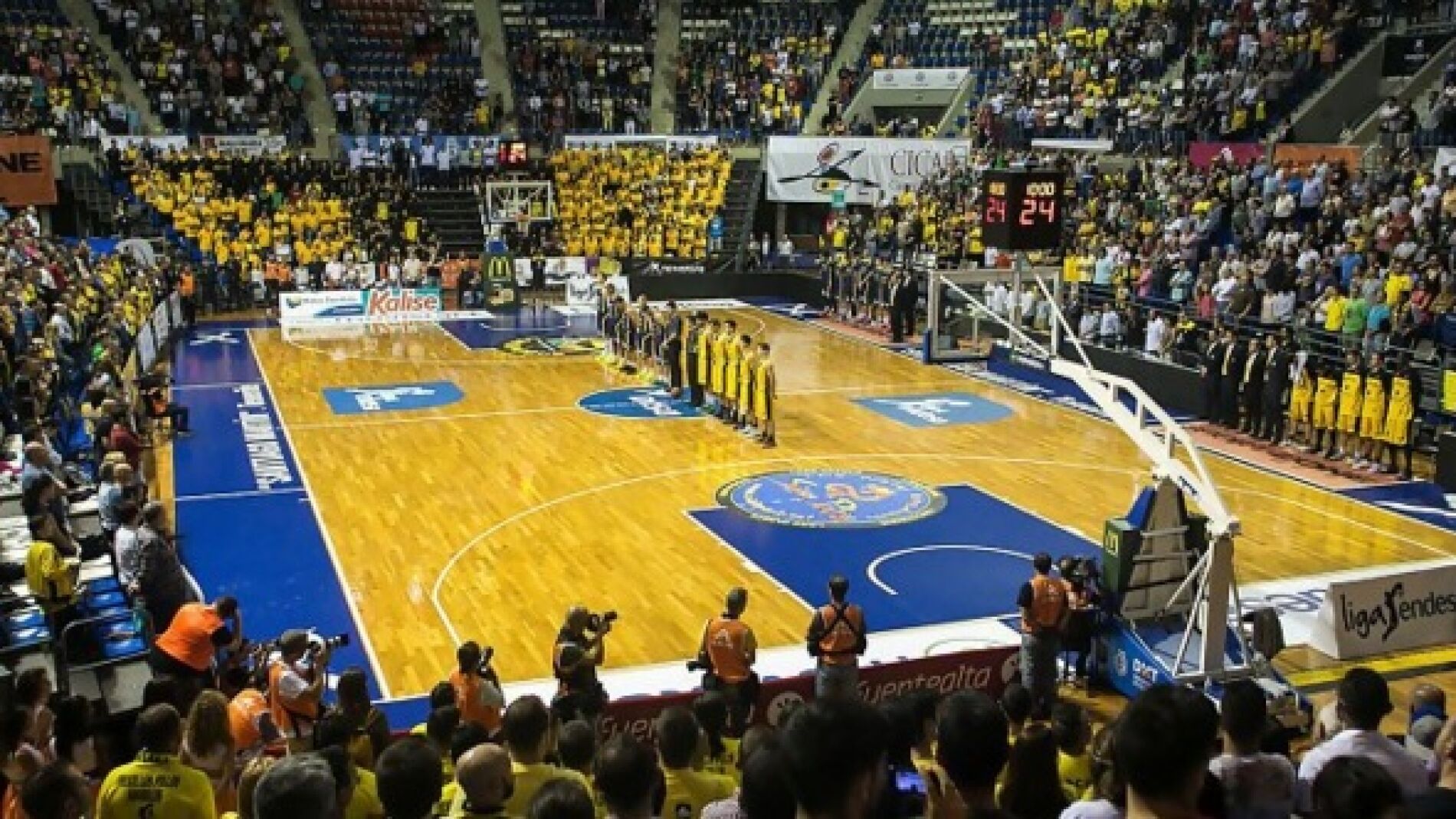 Minuto de silencio en un partido de ACB