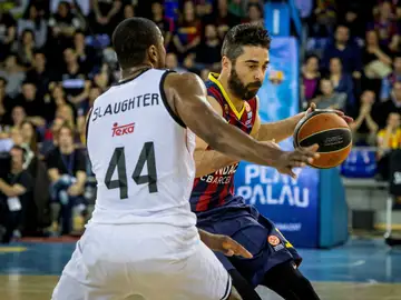 Marcus Slaughter definde una jugada ante Juan Carlos Navarro Marcus Slaughter definde una jugada ante Juan Carlos Navarro
