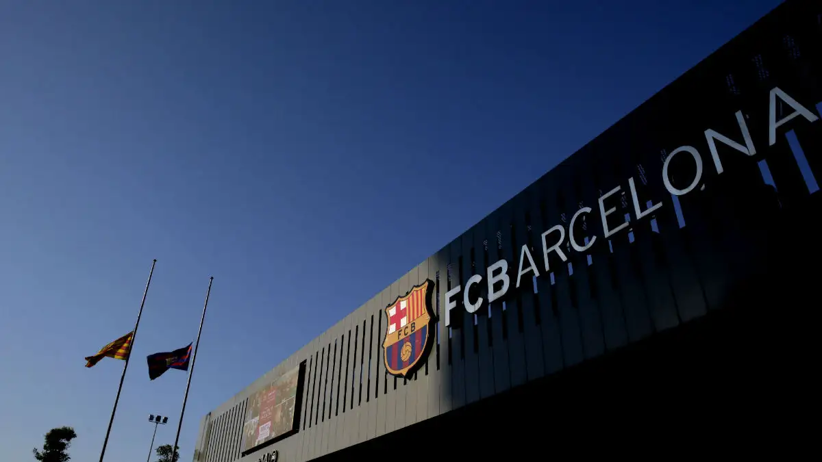 Instalaciones del Barcelona con banderas a meda asta por la muerte de Cruyff Instalaciones del Barcelona con banderas a meda asta por la muerte de Cruyff