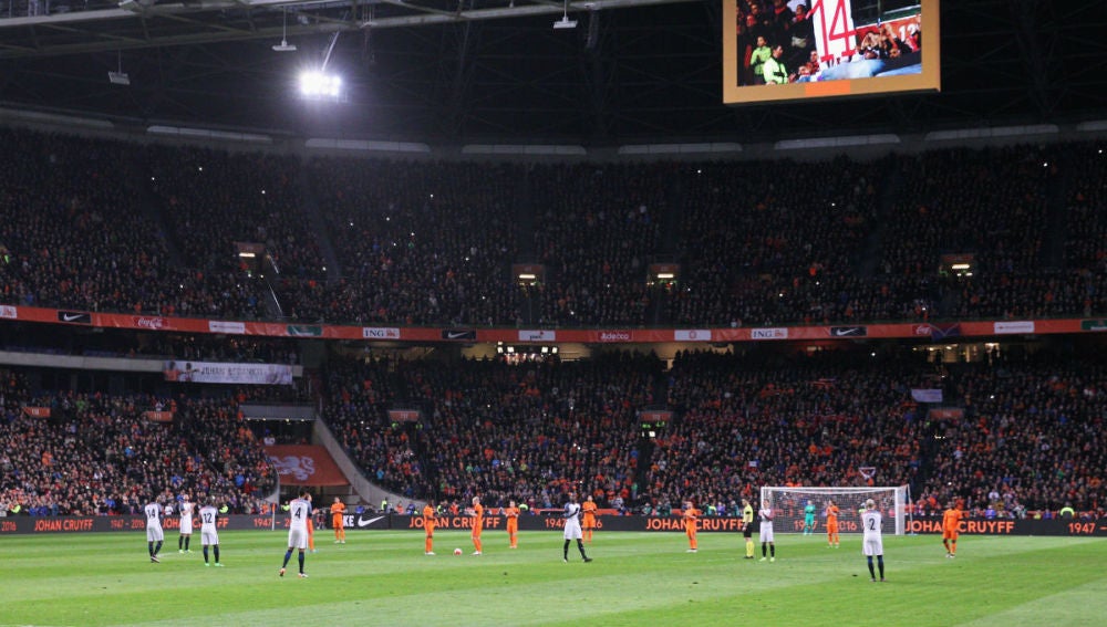 Homenaje a Johan Cruyff en el Holanda-Francia