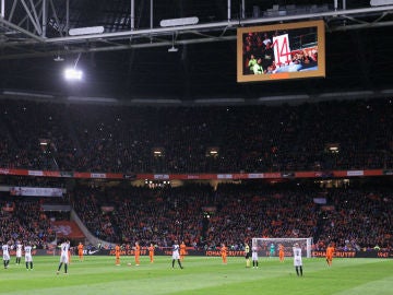 Homenaje a Johan Cruyff en el Holanda-Francia