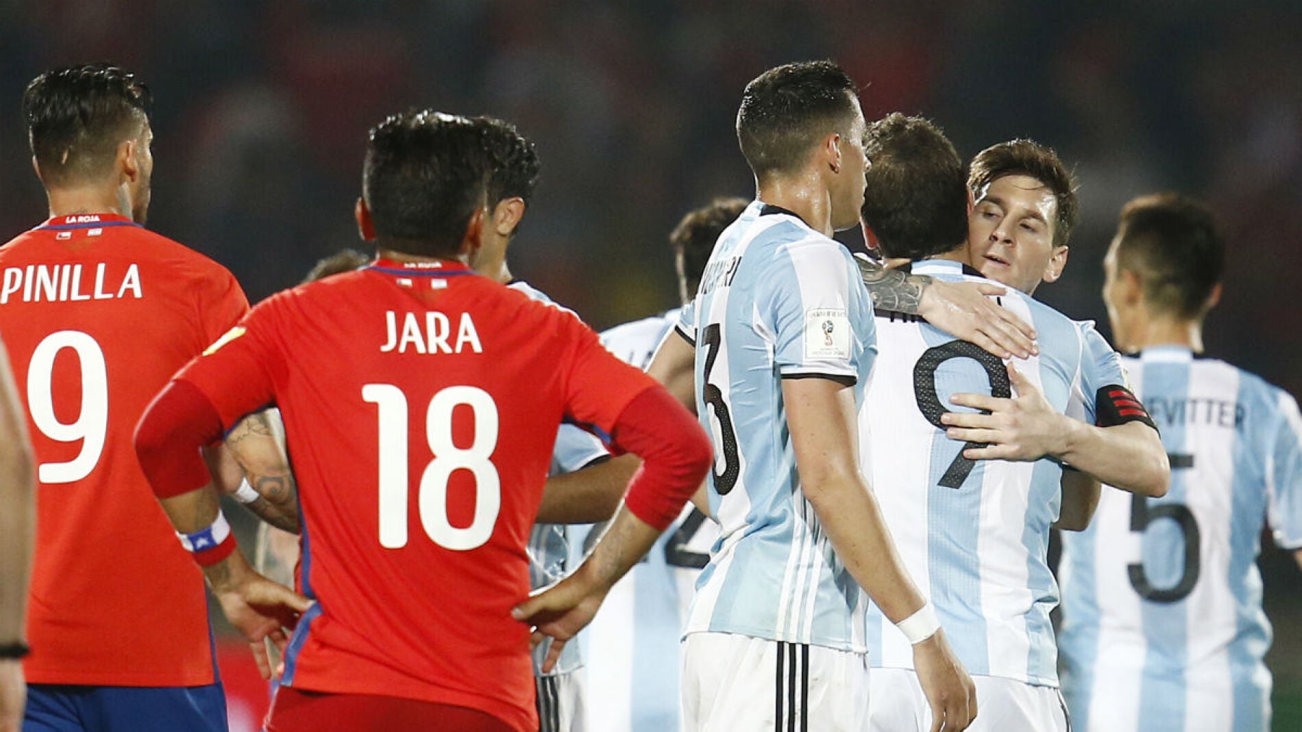 Messi y el resto de jugadores argentinos celebran la victoria ante Chile