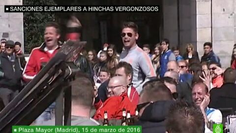 Aficionados del PSV en la Plaza Mayor de Madrid