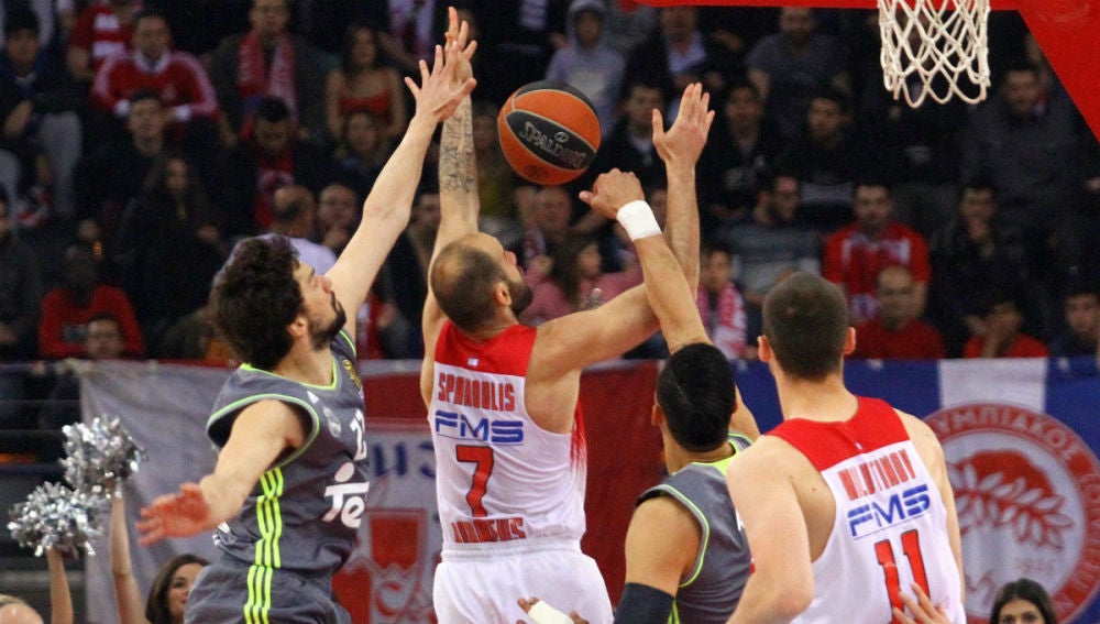 Vassilis Spanoulis, en acción ante el Real Madrid