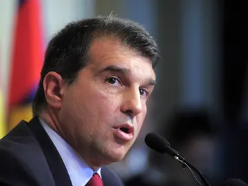 Joan Laporta, expresidente del FC Barcelona, negocia con Sepulcre la entrada de un grupo inversor israelí al Elche. Joan Laporta, expresidente del FC Barcelona, negocia con Sepulcre la entrada de un grupo inversor israelí al Elche.