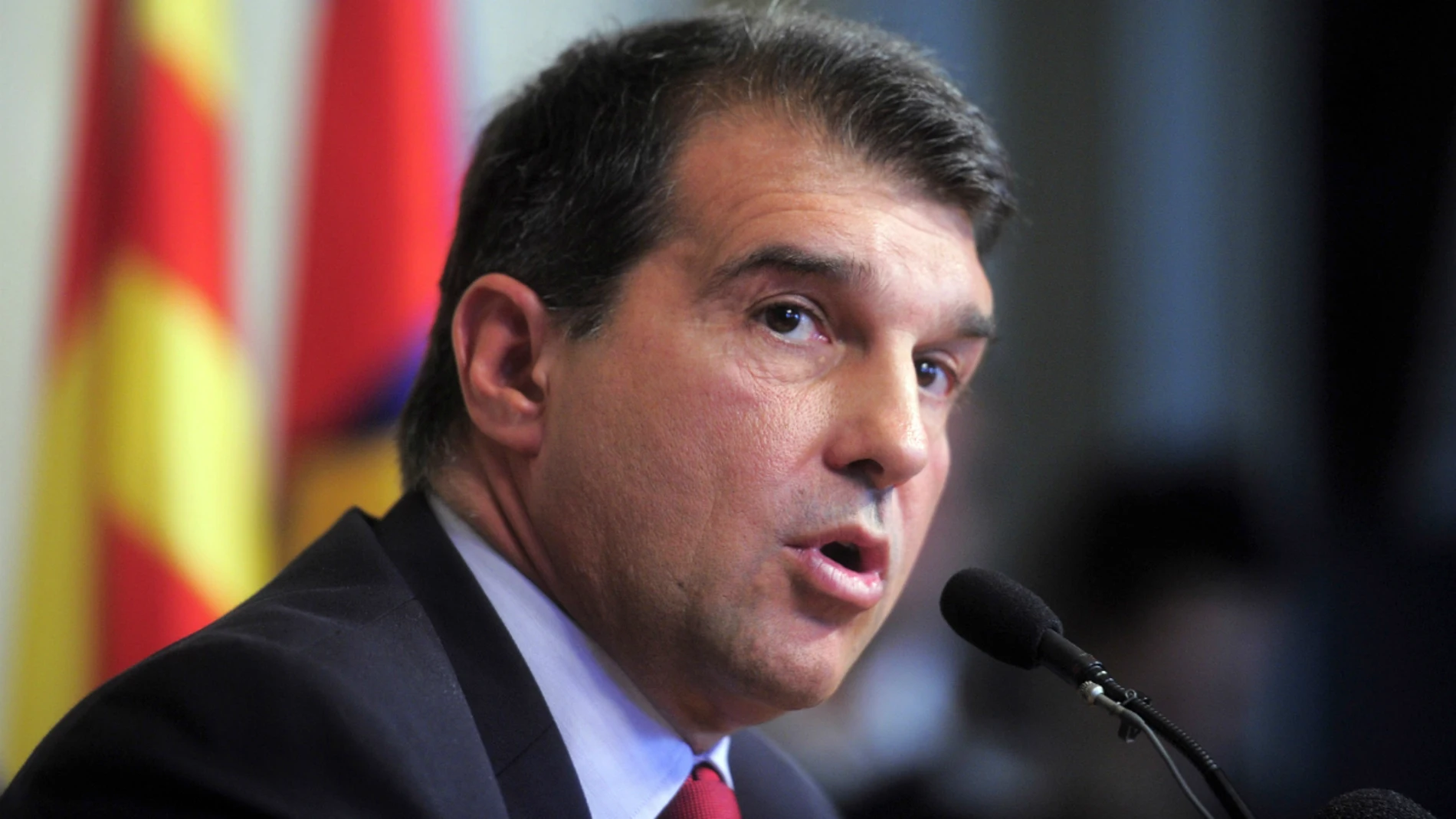 Joan Laporta, expresidente del FC Barcelona, negocia con Sepulcre la entrada de un grupo inversor israelí al Elche. Joan Laporta, expresidente del FC Barcelona, negocia con Sepulcre la entrada de un grupo inversor israelí al Elche.