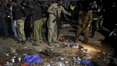 Al menos 69 muertos y 290 heridos en un atentado suicida en un parque en Pakistán