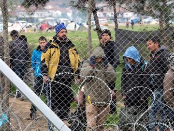 El campamento de Idomeni vivió horas de tensión a causa de un rumor sobre la inminente apertura de la frontera griega con Macedonia
