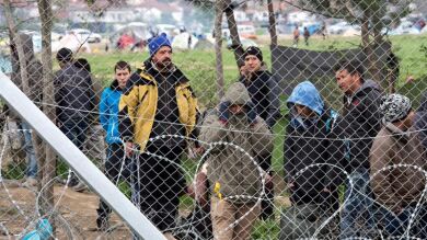 La policía griega comienza a desalojar el campamento de Idomeni donde hay más de 8.400 refugiados