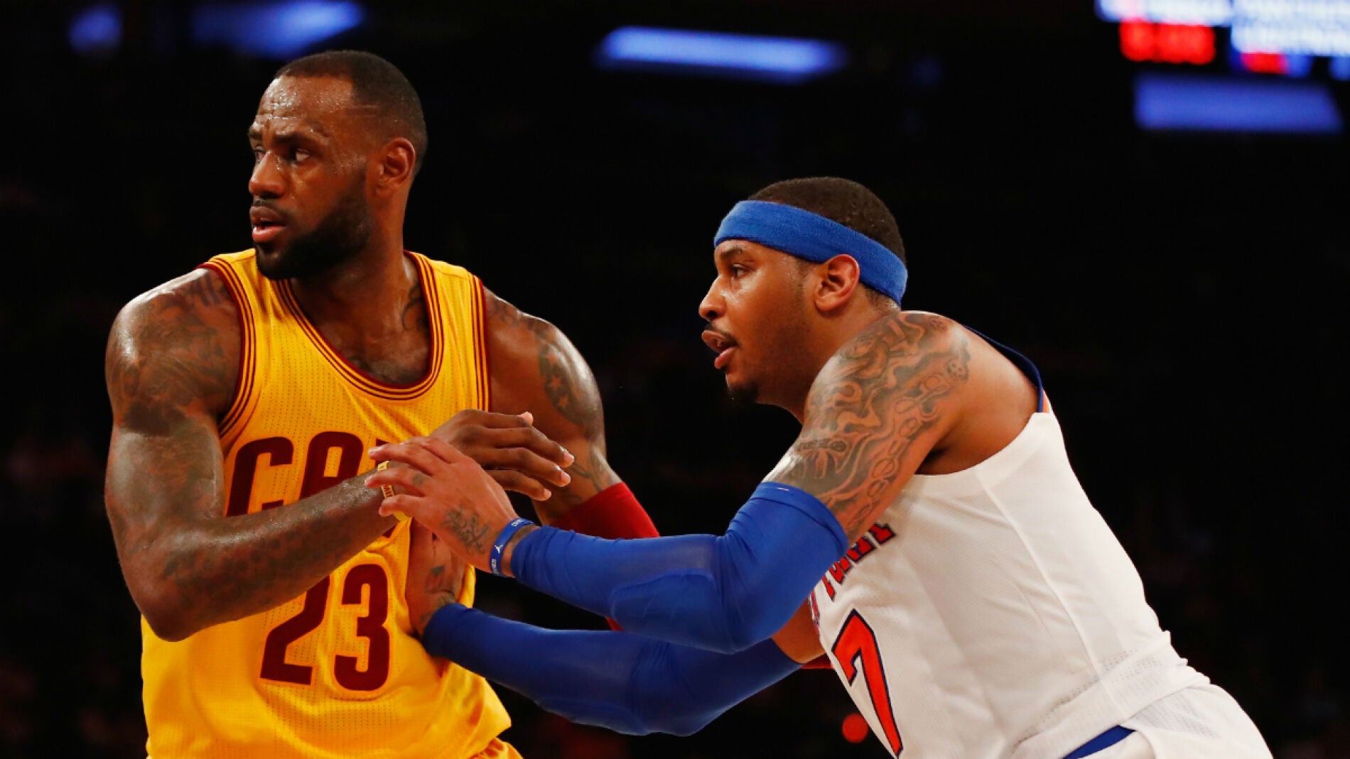 James y Anthony pelean por posici&oacute;n