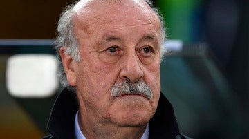 Del Bosque concentrado en el partido.