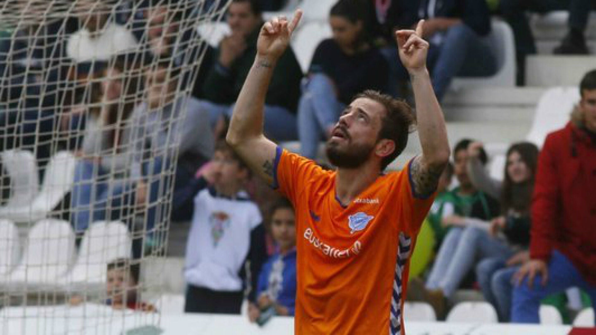 El Alav&eacute;s celebra un gol