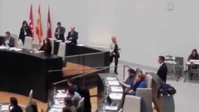 Concejales del PP abandonan el Pleno para ir a una rueda de prensa de Carmena