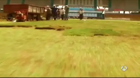 Frame 7.1476 de: El preocupante estado del campo donde tiene que jugar Messi antes del Clásico Frame 7.1476 de: El preocupante estado del campo donde tiene que jugar Messi antes del Clásico