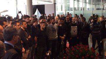 El primer equipo acude al homenaje de Cruyff en el Camp Nou