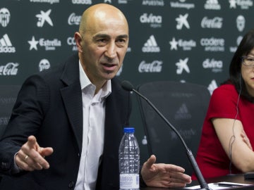 Pako Ayestarán, durante su presentación con el Valencia