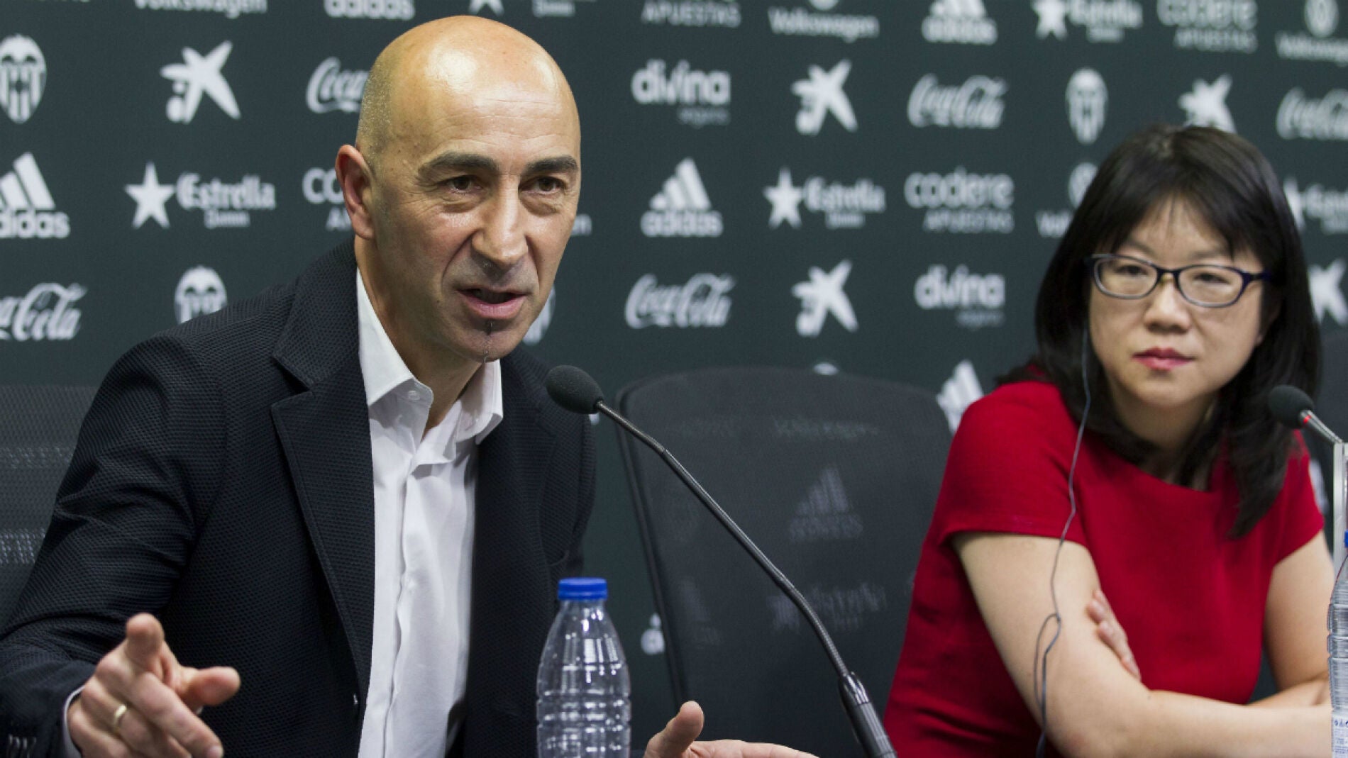 Pako Ayestar&aacute;n, durante su presentaci&oacute;n con el Valencia