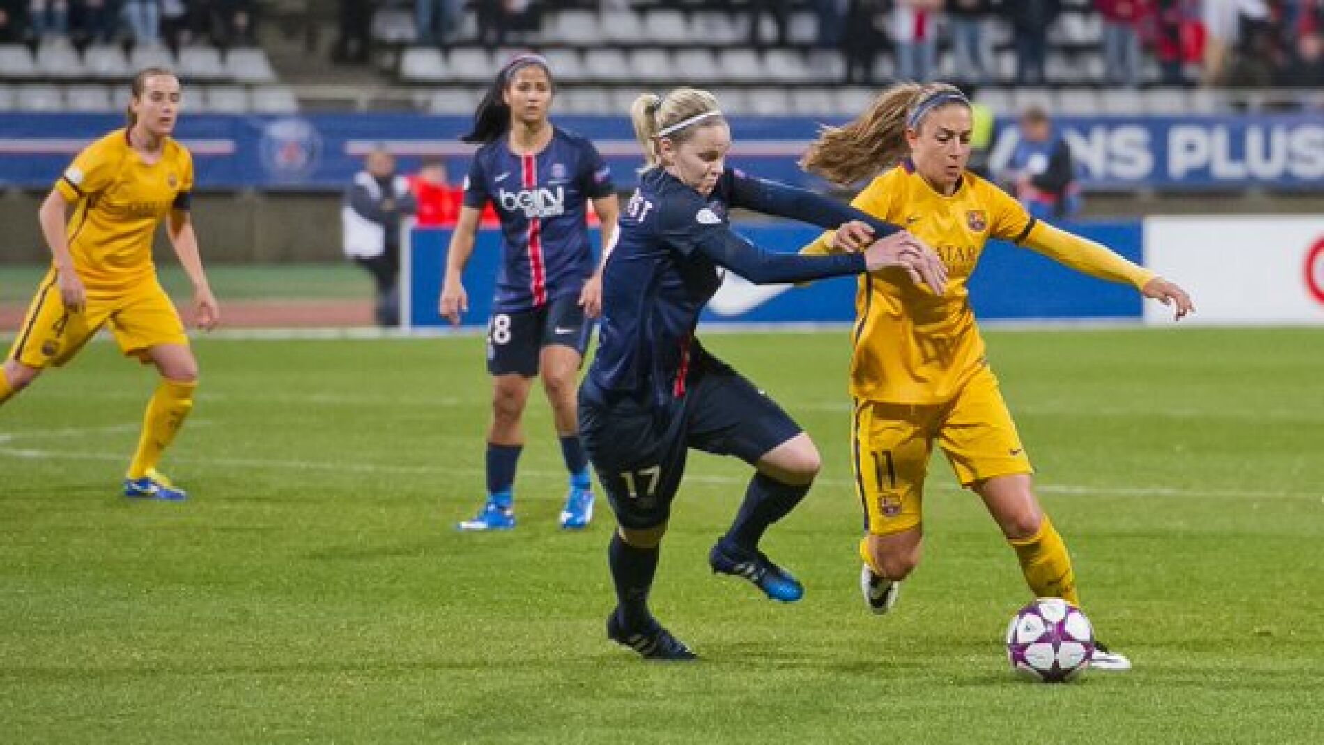 Alexia con el control absoluto del bal&oacute;n ante el PSG