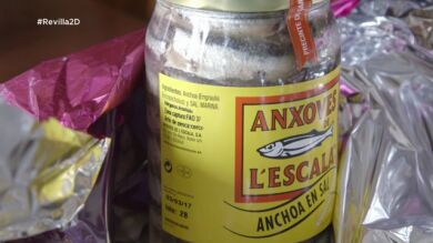 Susanna Griso regala anchoas a Miguel Ángel Revilla