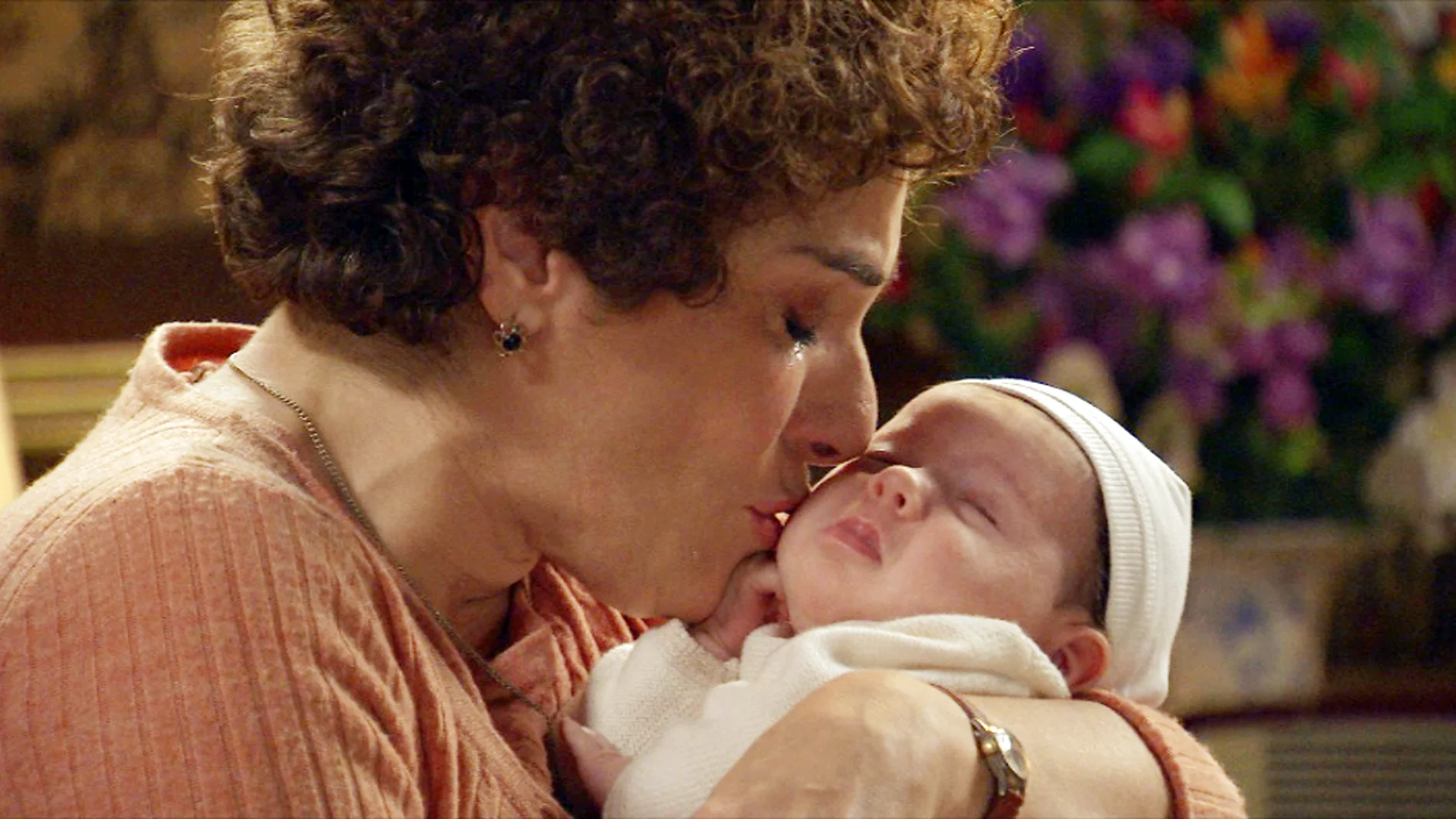 Benigna entrega al bebe moisés 