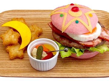 La hamburguesa rosa de 'Sailor Moon'.
