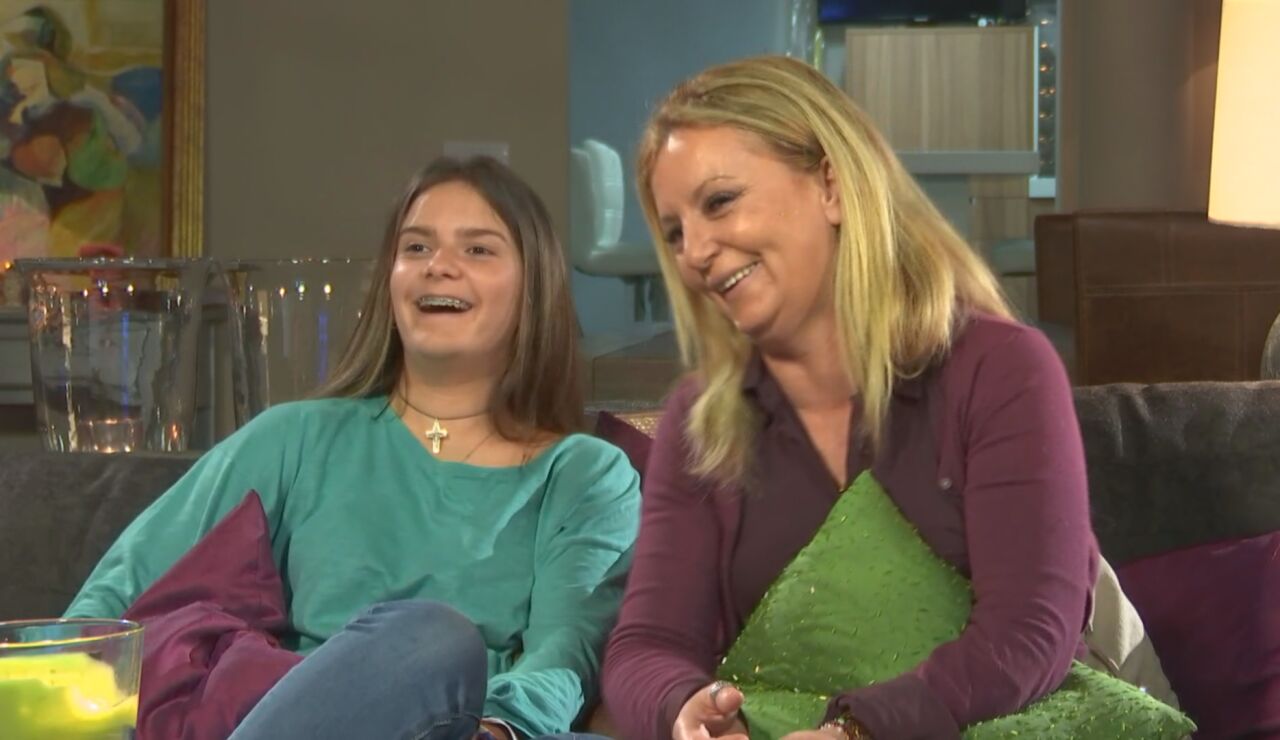 Paqui y Mar&iacute;a viendo el 'moj&oacute;n' de 'Ahora Caigo'