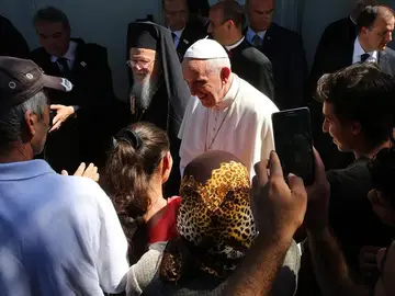 El Papa Francisco a su llegada al campamento de Moria El Papa Francisco a su llegada al campamento de Moria