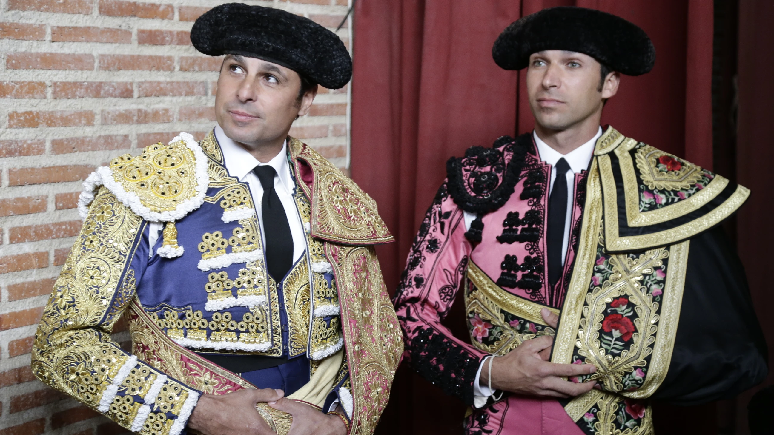 Los dos hermanos muy contentos por torear juntos Los dos hermanos muy contentos por torear juntos