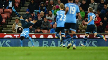 Delle Alli celebra uno de sus goles contra el Stoke City