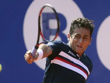 Almagro golpea de revés durante el partido Almagro golpea de revés durante el partido