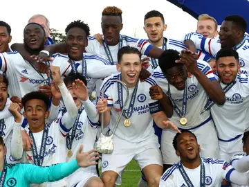 Los jugadores del Chelsea celebran su victoria en la Youth League Los jugadores del Chelsea celebran su victoria en la Youth League