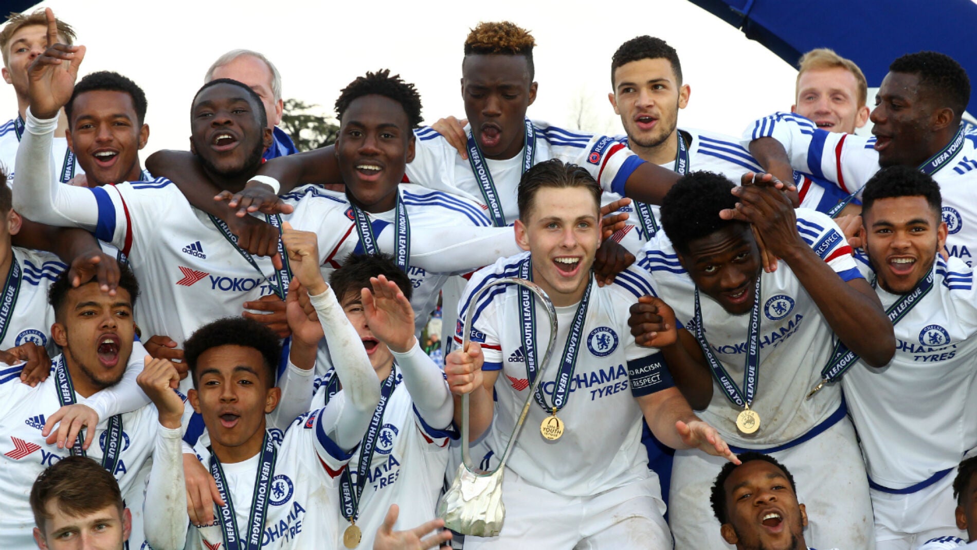 Los jugadores del Chelsea celebran su victoria en la Youth League