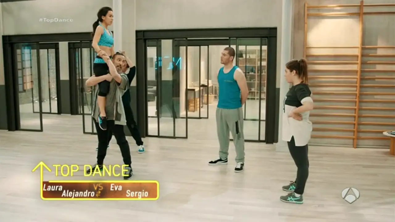 Laura y Alejandro y Eva y Seven ensayan su baile