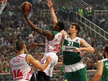 Una acción del Panathinaikos - Baskonia Una acción del Panathinaikos - Baskonia