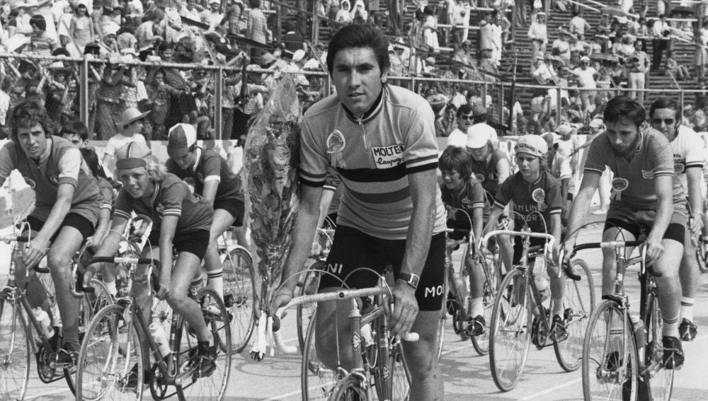EDDY MERCKX (1946): Cinco Tours (1969, 1970, 1971, 1972 y 1974), cinco Giro de Italia (1968, 1970, 1972, 1973 y 1974) y una Vuelta a España (1973)