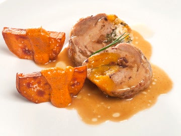 Muslo de pavo relleno con boniato y mojo pic&oacute;n