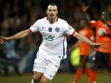 Ibrahimovic celebrando su vital gol ante el Lorient Ibrahimovic celebrando su vital gol ante el Lorient