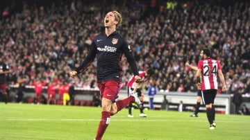 Fernando Torres celebra su gol en San Mamés