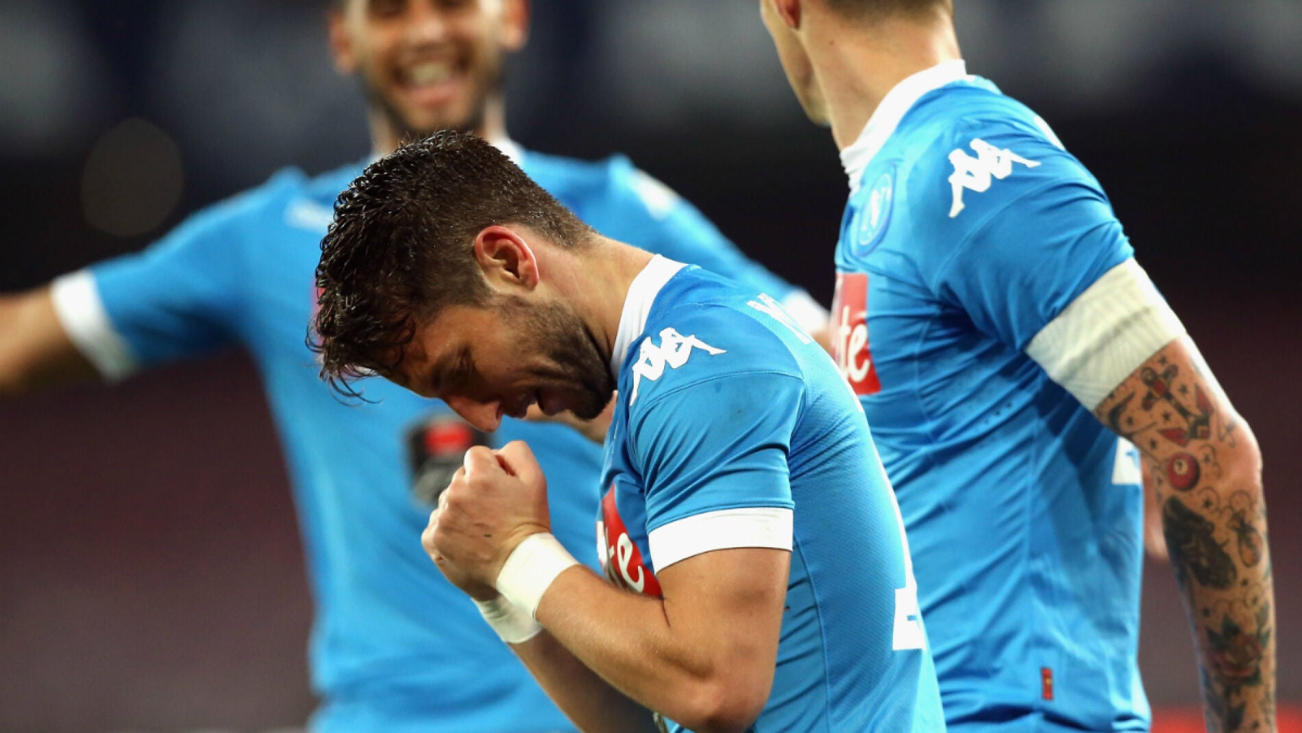 Mertens celebra uno de sus tres goles contra el Bolonia