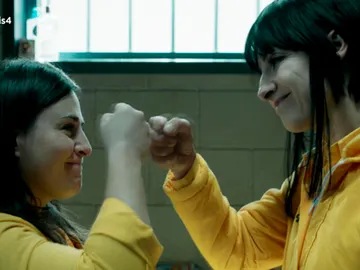 Anabel y Zulema hacen un pacto Anabel y Zulema hacen un pacto