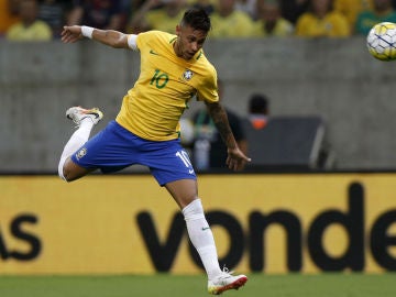 Neymar con la selección brasileña