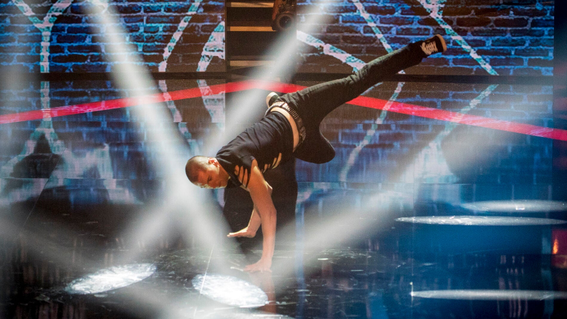 Alejandro L&oacute;pez baila &lsquo;It&rsquo;s my life&rsquo;, de Bon Jovi
