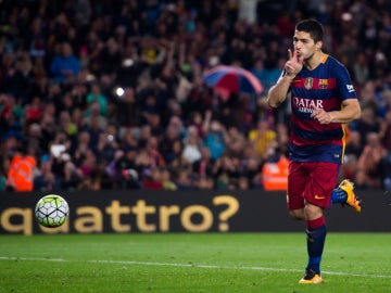 Luis Suárez celebra un gol