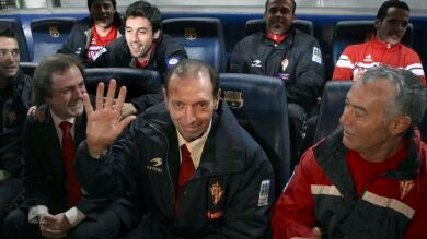 El Barcelona homenajea a Quini antes del partido contra el Sporting de Gijón
