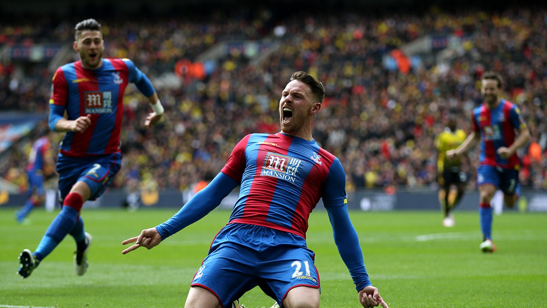 Connor Wickham festeja el gol de la clasificaci&oacute;n con el Crystal Palace