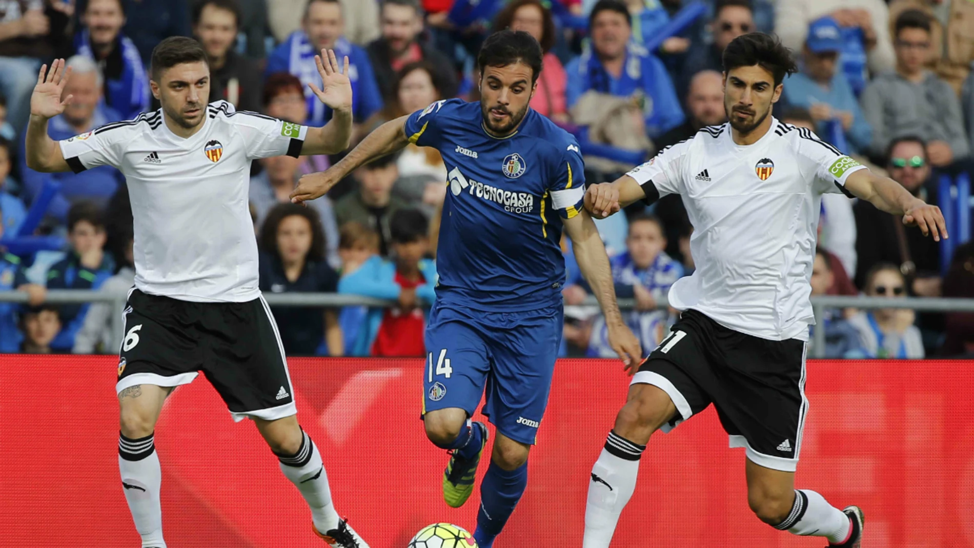 Pedro León, ante André Gomes y Siqueira Pedro León, ante André Gomes y Siqueira