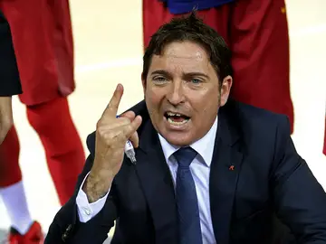 Xavi Pascual dirigiendo al Barcelona de balonmano Xavi Pascual dirigiendo al Barcelona de balonmano