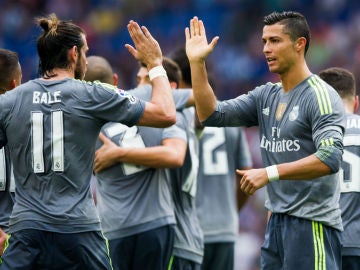 Cristiano y Bale celebran un gol con el Real Madrid