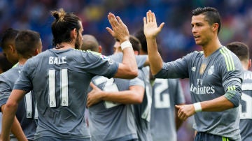 Cristiano y Bale celebran un gol con el Real Madrid